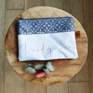 Pochette "Ava"